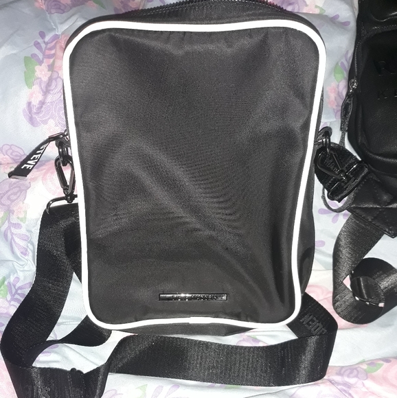 Sold - Picture 3 of 3